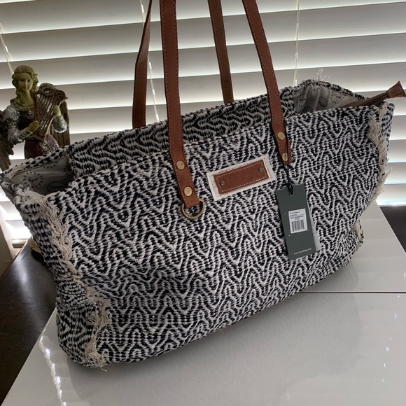 NWT BEAUTIFUL PAT WEEKENDER HANDBAG - Picture 2 of 7